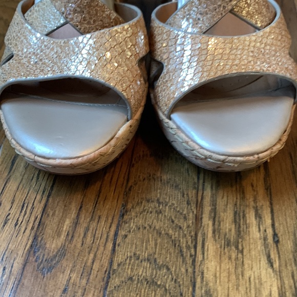 Golden colored platforms - Picture 7 of 8